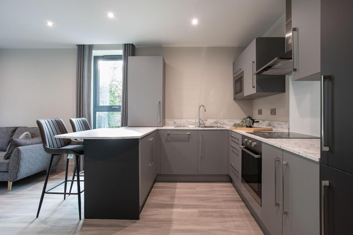 Apartment Stunning 2br Next To The Airport Bhd - Free Parking I Long Belfast