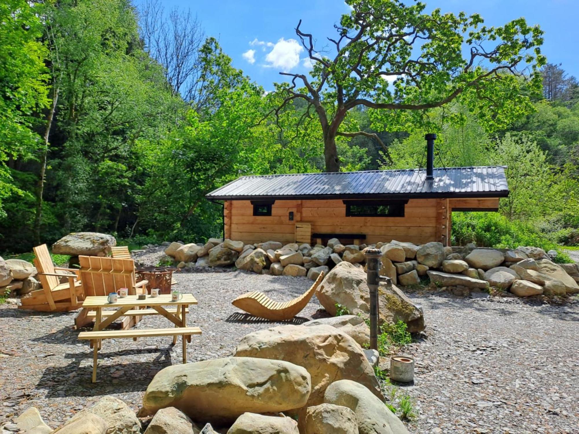 Woodcutters' Authentic Log Talybont Sy245dw * Aberystwyth