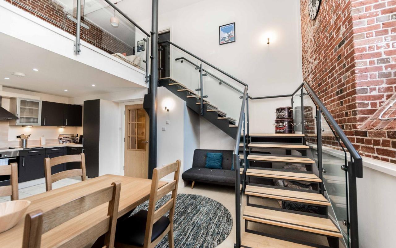 Gunwharf Quays Luxurious Duplex Grade Ii Listed Apartmán