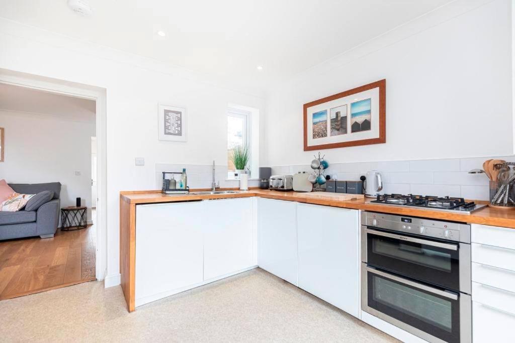 Bournecoast - Lovely Two Bedroom Victorian - Garden - Wifi - Hb8500 Holiday home