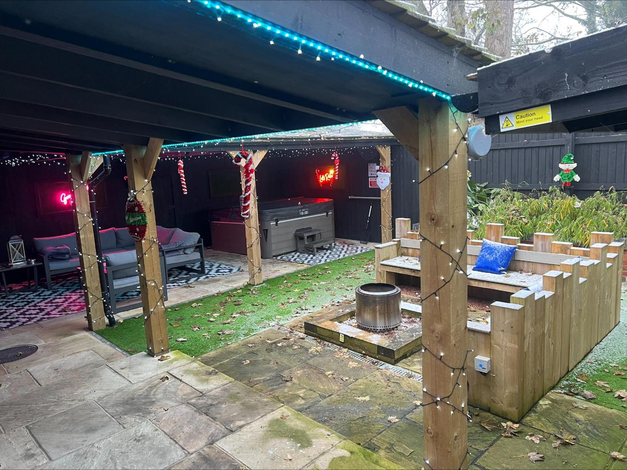 Lodge Hot Tub, Fire Pit, 4 Acre Garden, Luxury 5 Star Woodland