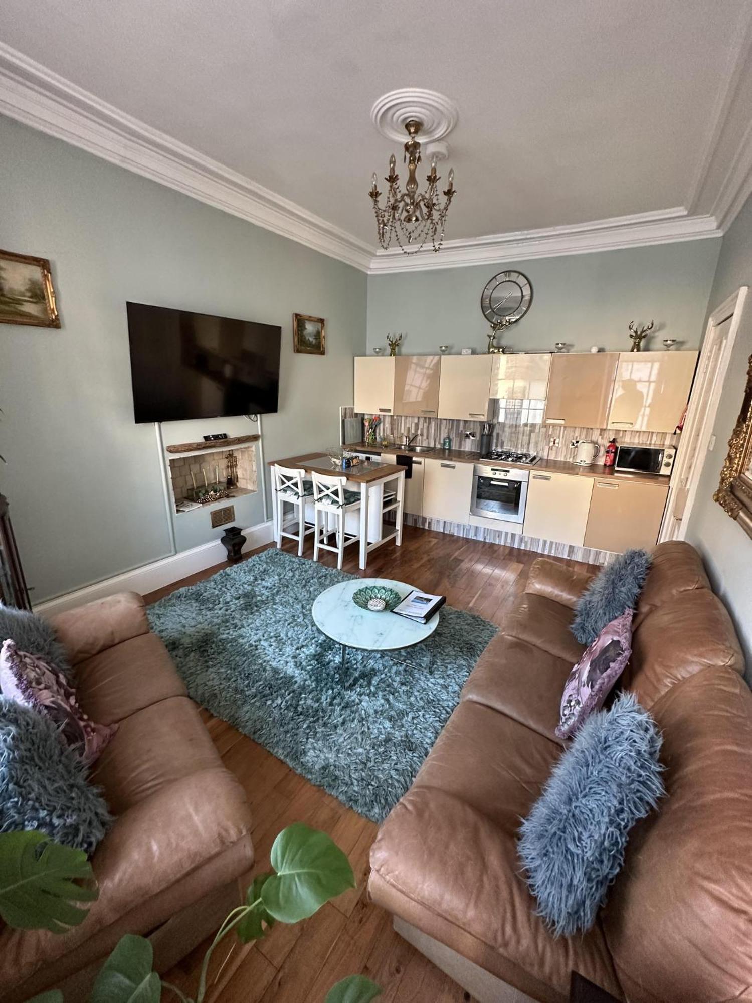 Appartement Charming 2-bedroom Located In *